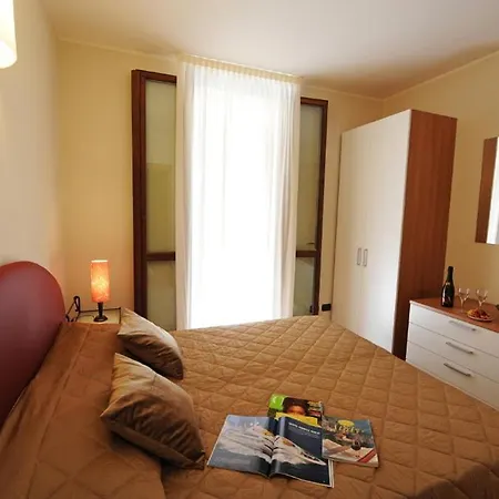 Sleeps 6 Pool T421317 Lägenhet Argegno