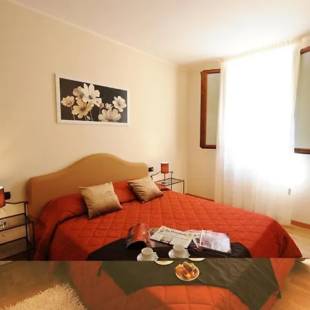 Lägenhet Sleeps 6 Pool T421317 *